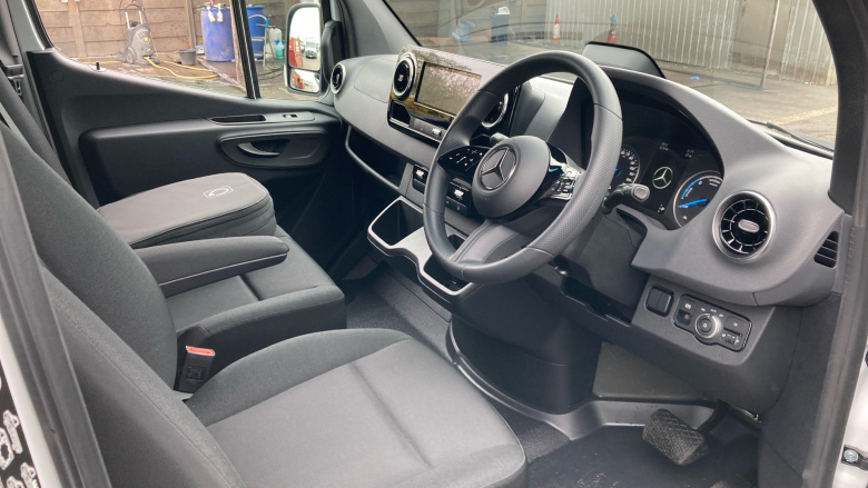 Mercedes-Benz Sprinter E314 L2 Electric Rwd 100kW 81kWh Pro Van Auto